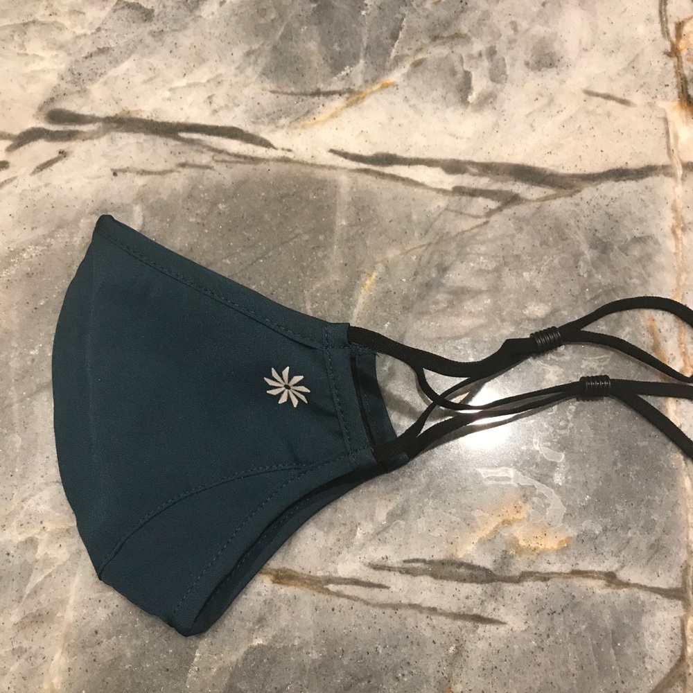 Athleta made to move breathable exercise facemask